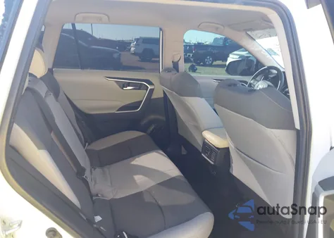 2021 Toyota Rav4 Hybrid Xle z USA, uszkodzony, nr VIN 4T3R6RFV8MU011388